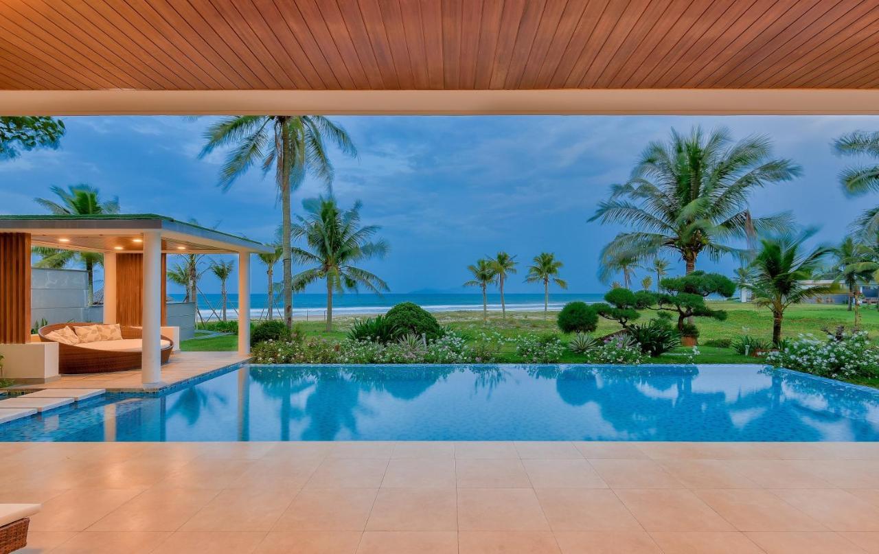 Deluxe Ocean Villa Along The Beach Da Nang Exterior foto