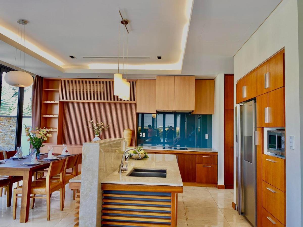 Deluxe Ocean Villa Along The Beach Da Nang Exterior foto